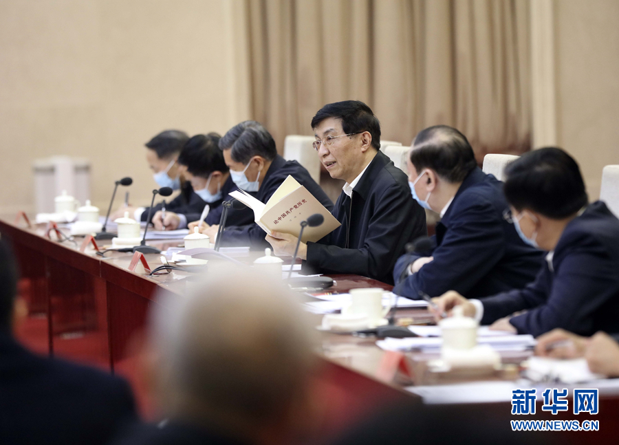   3月15日，黨史學(xué)習(xí)教育用書(shū)出版座談會(huì)暨專題宣講動(dòng)員會(huì)在北京召開(kāi)，中共中央政治局常委、中央書(shū)記處書(shū)記王滬寧出席會(huì)議并講話。 新華社記者 劉衛(wèi)兵 攝